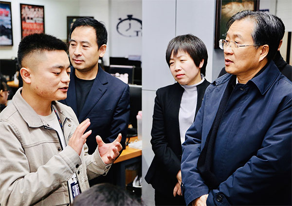 河北省委宣传部副部长吕新斌、张家口市宣传部部长张春生，视察塞上团队。