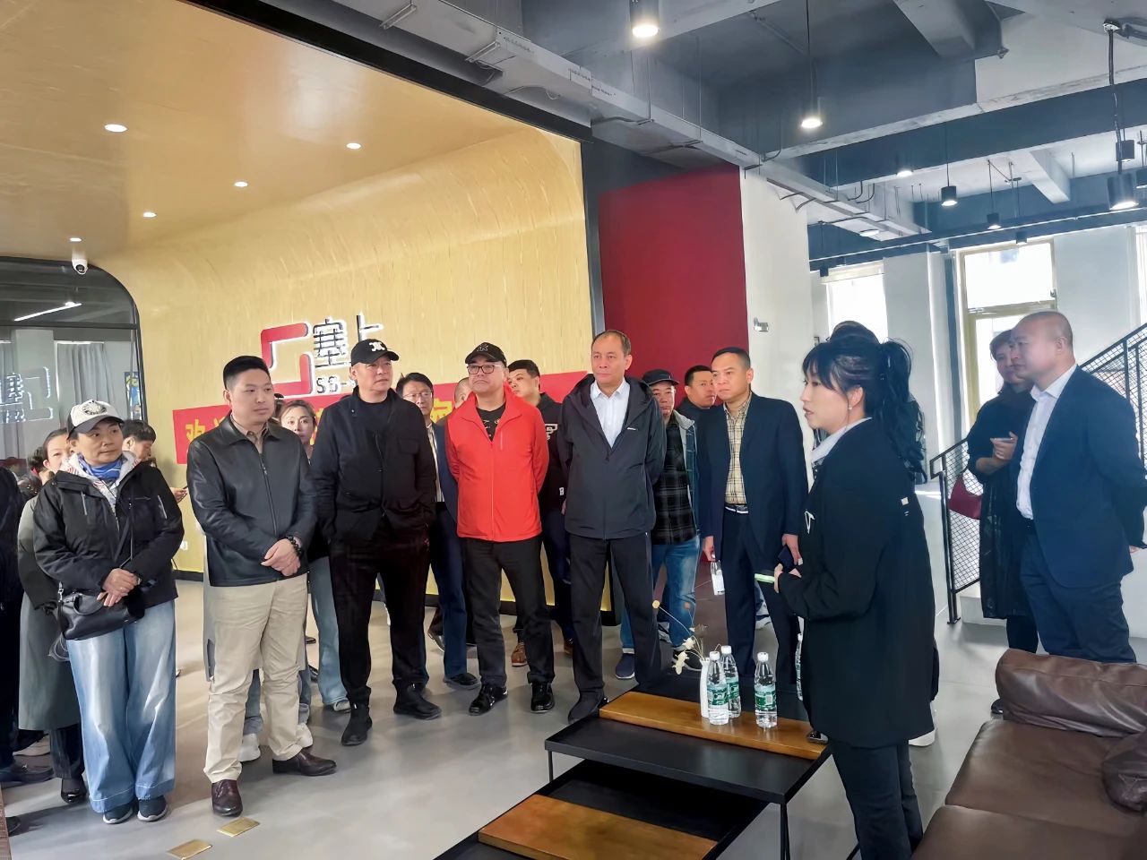 北京视协副主席、东城影视家协会主席、著名演员张光北等一行嘉宾莅临塞上公司考察